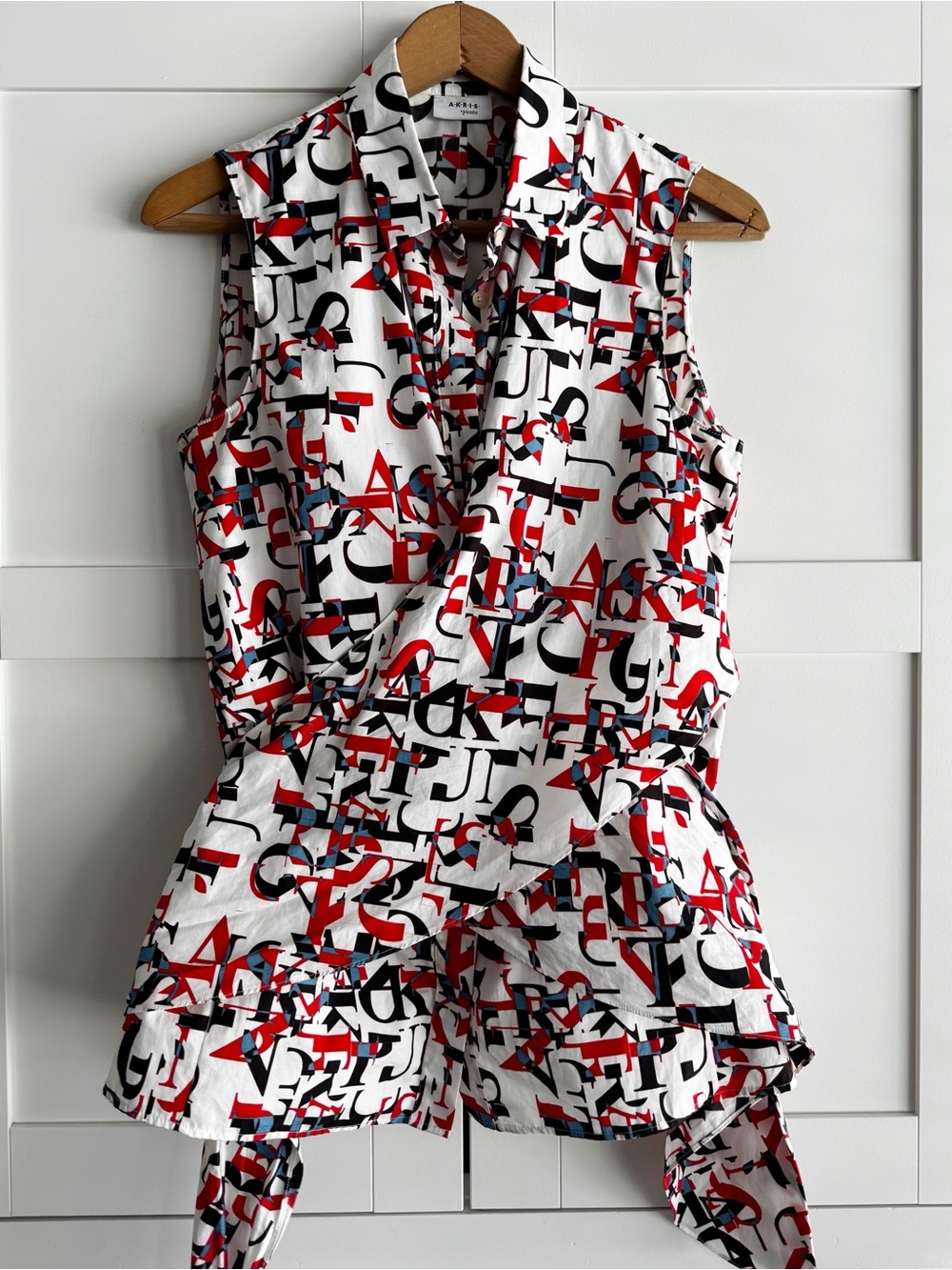Akris Punto Graffiti Spell Out Sleeveless Button Down Wrap Tie Top US Size 8